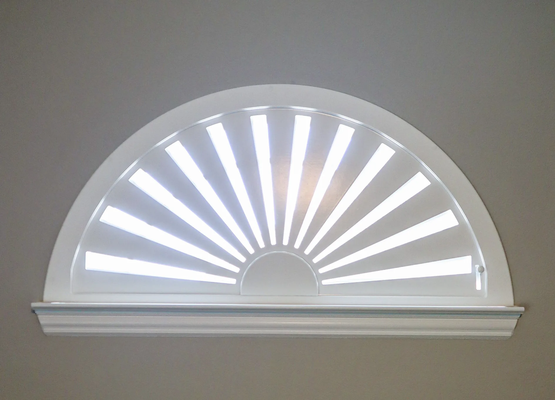 Fixed arch on a half-round window